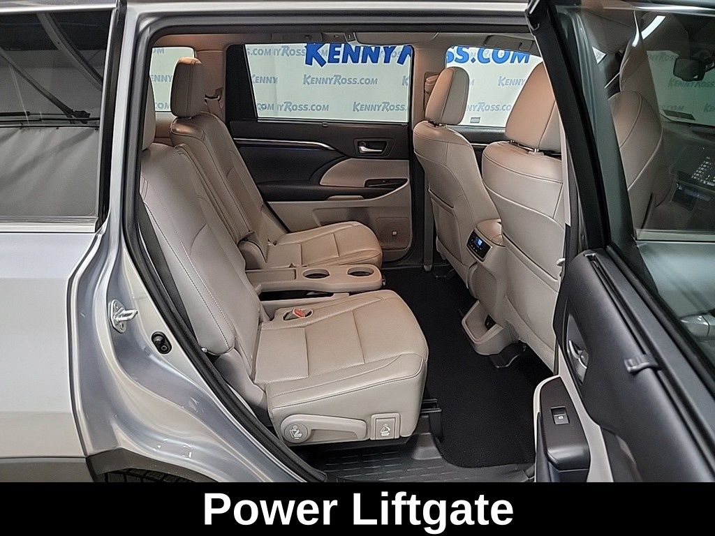 Vehicle image 10 of 22