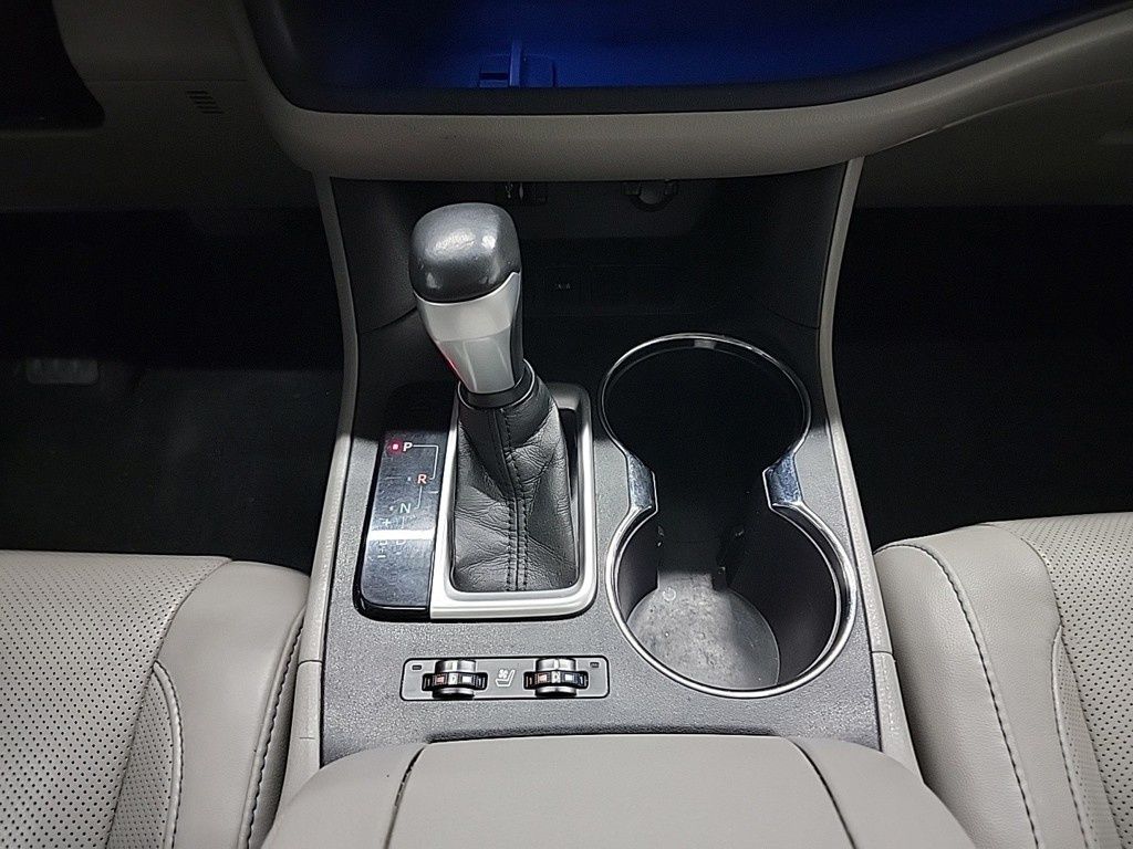 Vehicle image 19 of 22