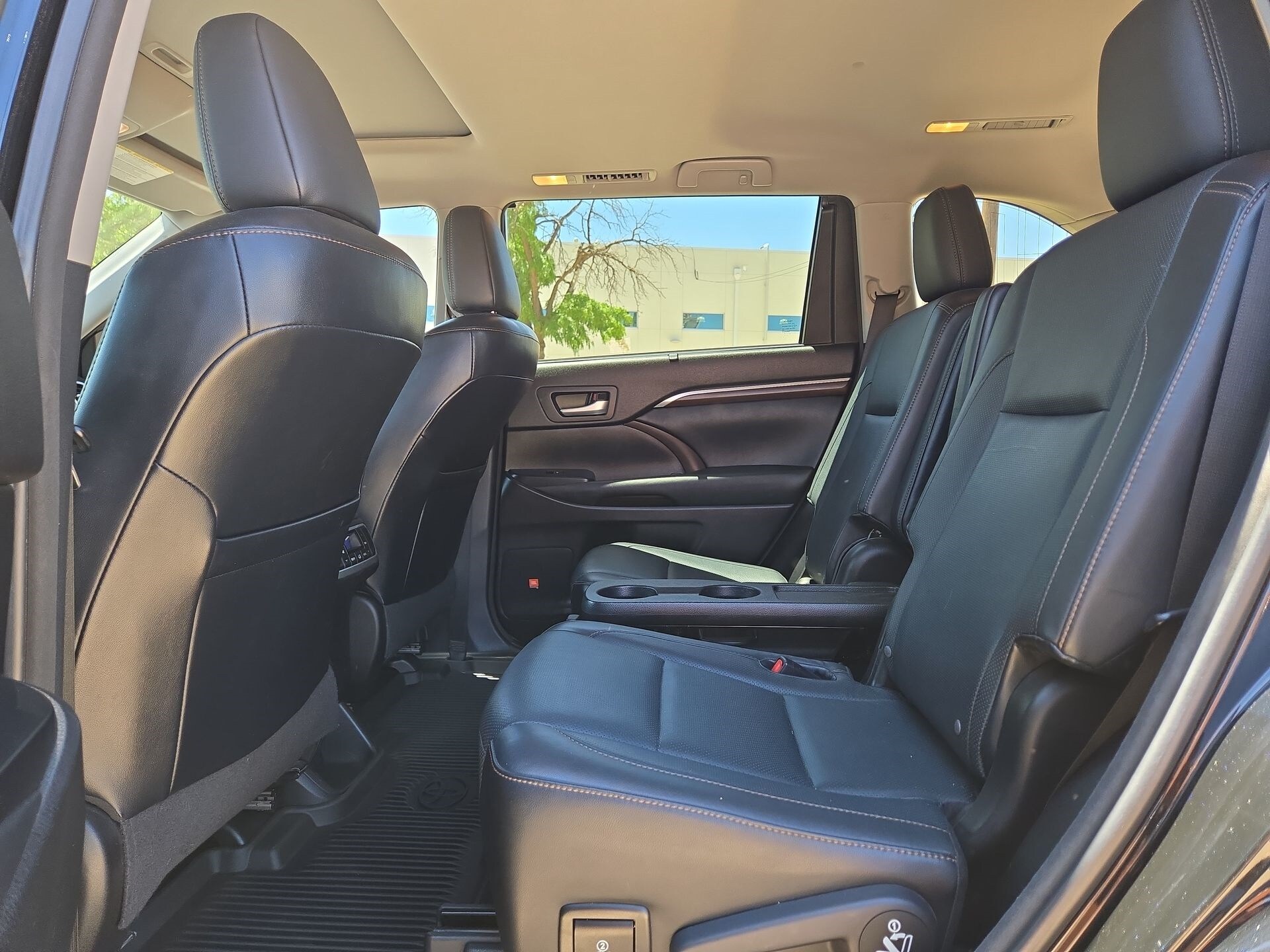 Vehicle image 13 of 22