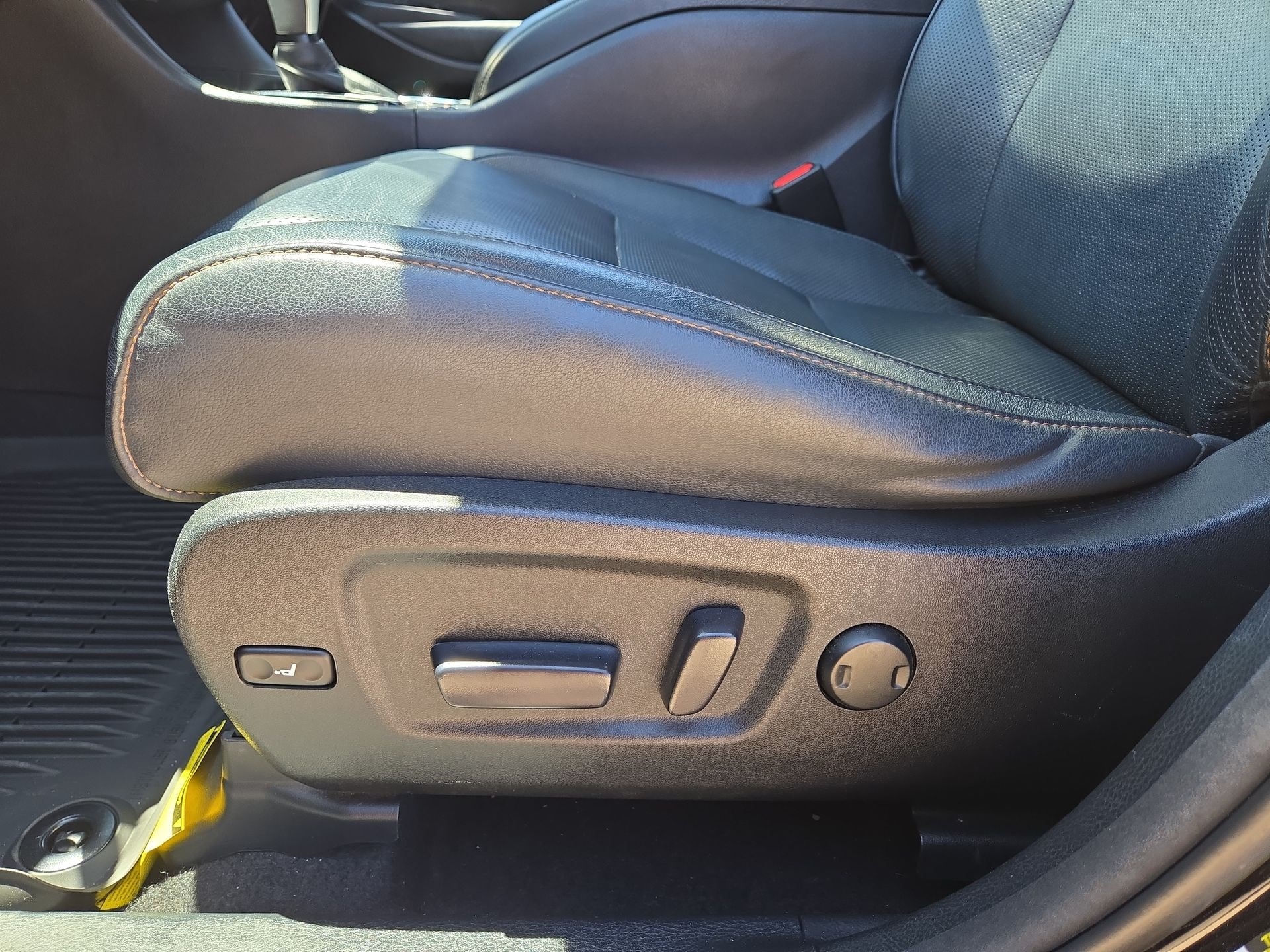 Vehicle image 17 of 22