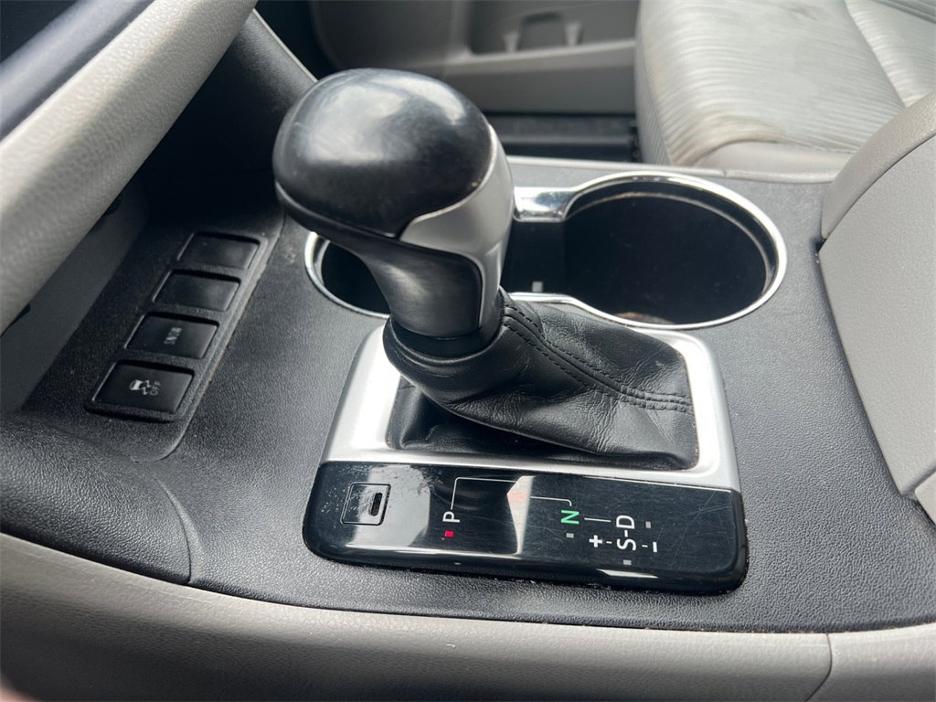 Vehicle image 20 of 32