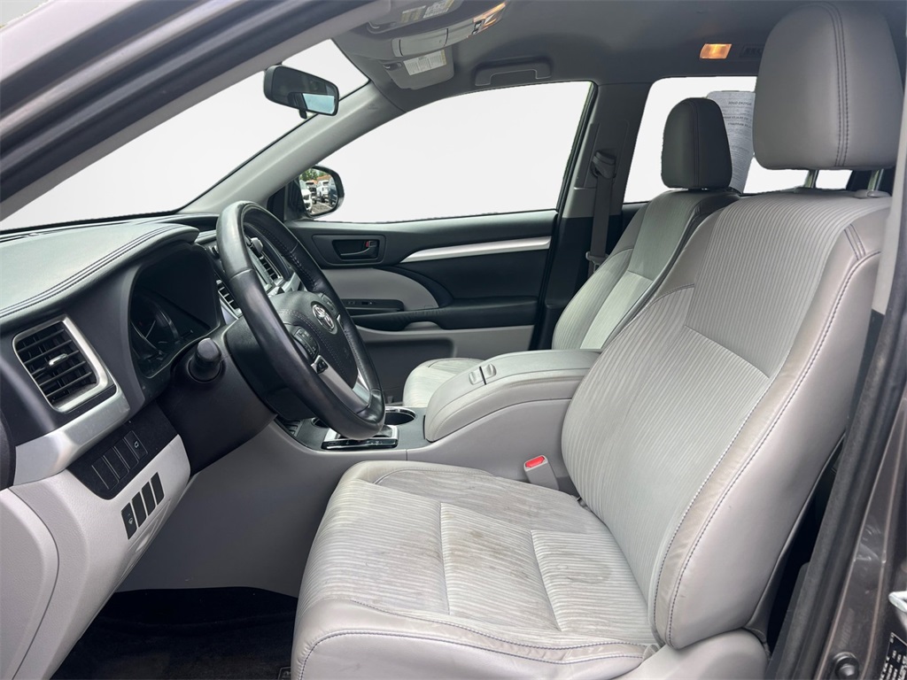 Vehicle image 11 of 32