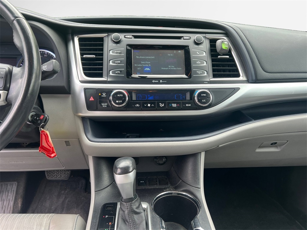 Vehicle image 21 of 32