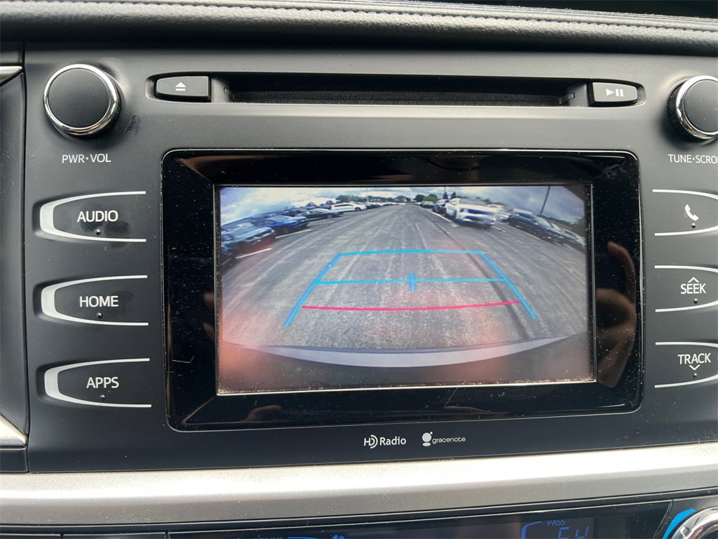 Vehicle image 18 of 32