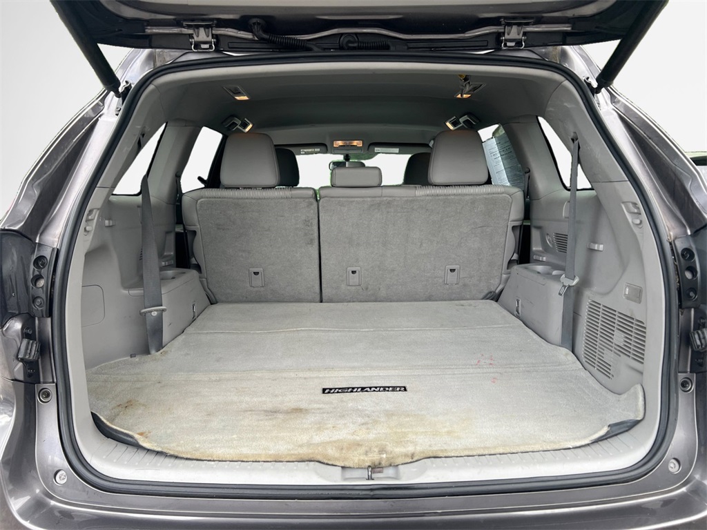 Vehicle image 25 of 32
