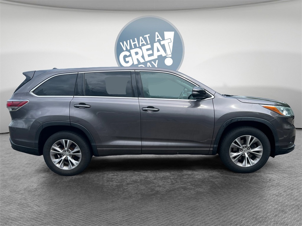 Vehicle image 4 of 32
