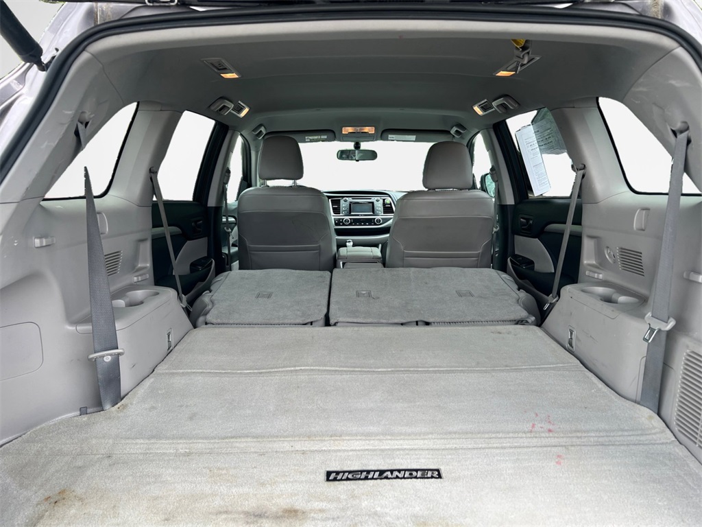 Vehicle image 22 of 32