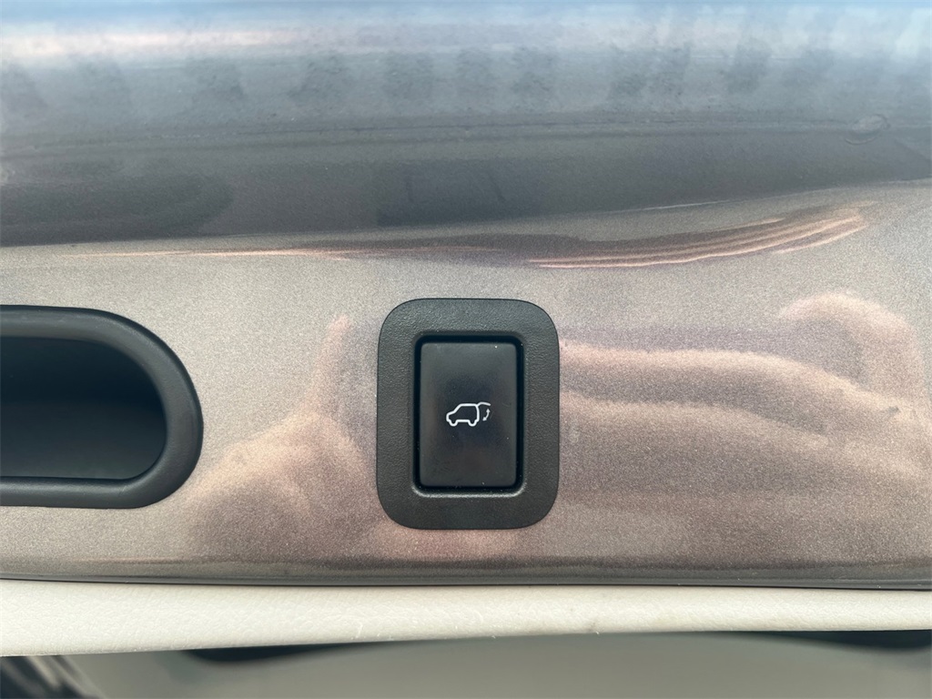 Vehicle image 29 of 32