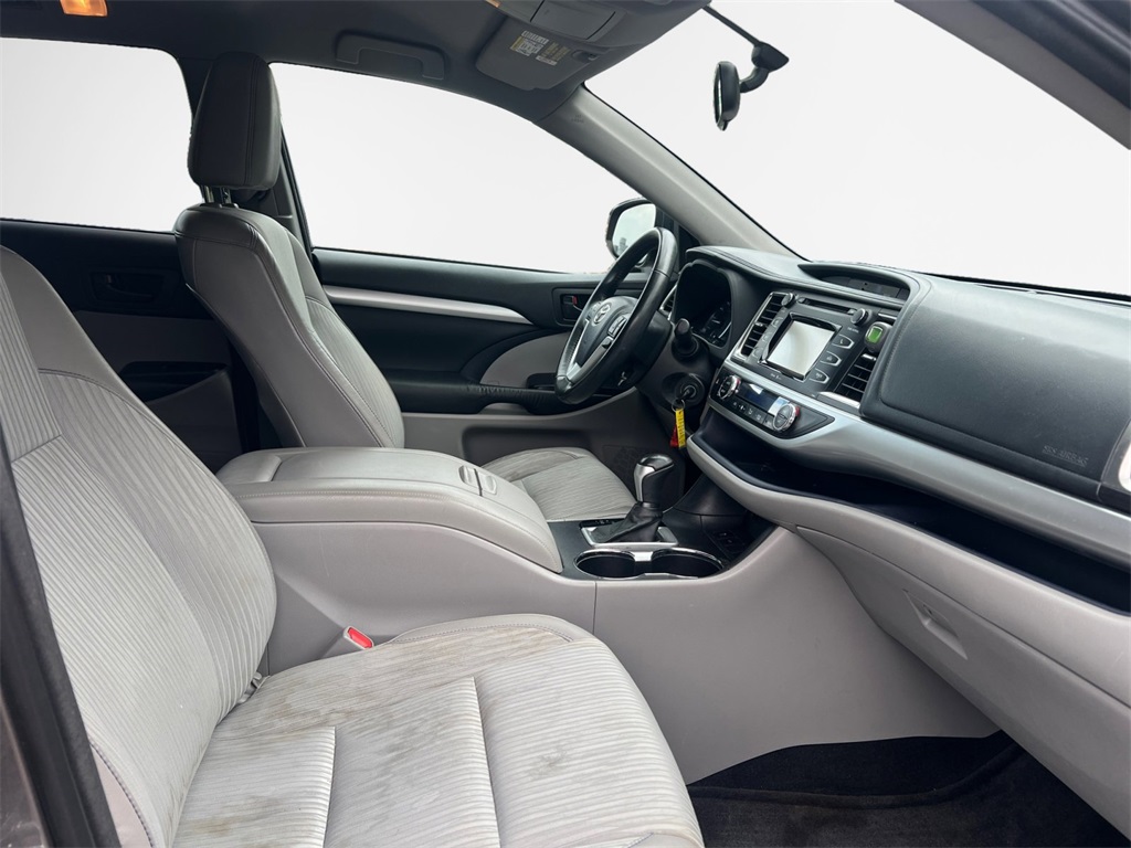 Vehicle image 26 of 32