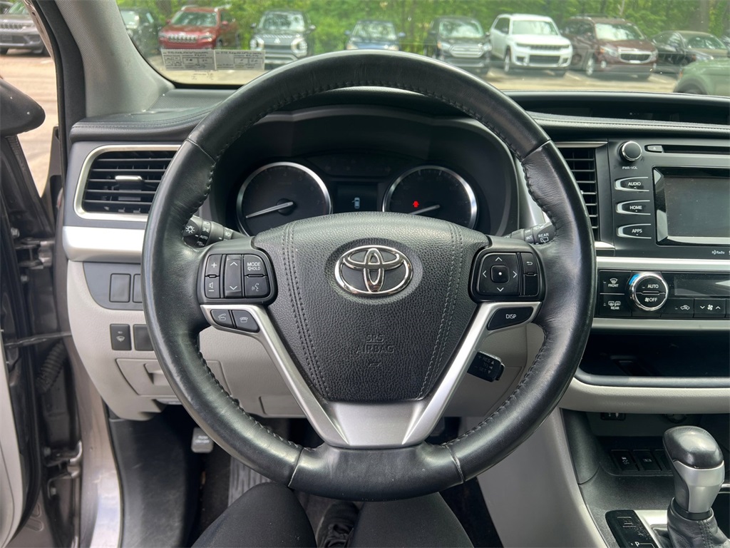 Vehicle image 15 of 32