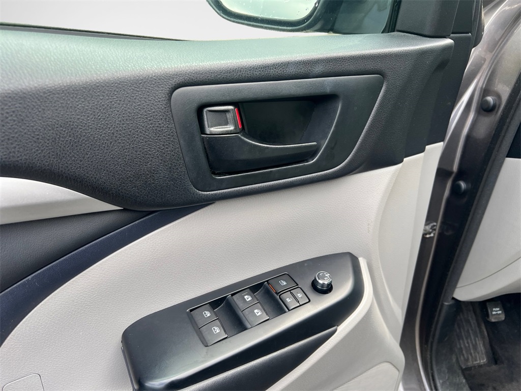 Vehicle image 14 of 32
