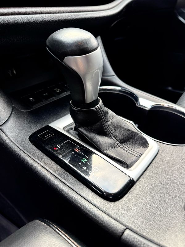 Vehicle image 10 of 16