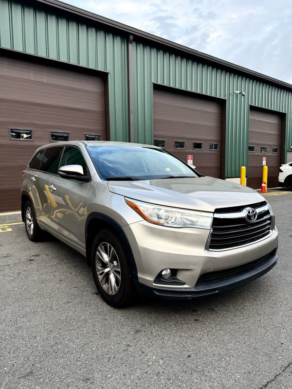 Vehicle image 3 of 16
