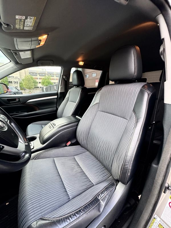 Vehicle image 12 of 16