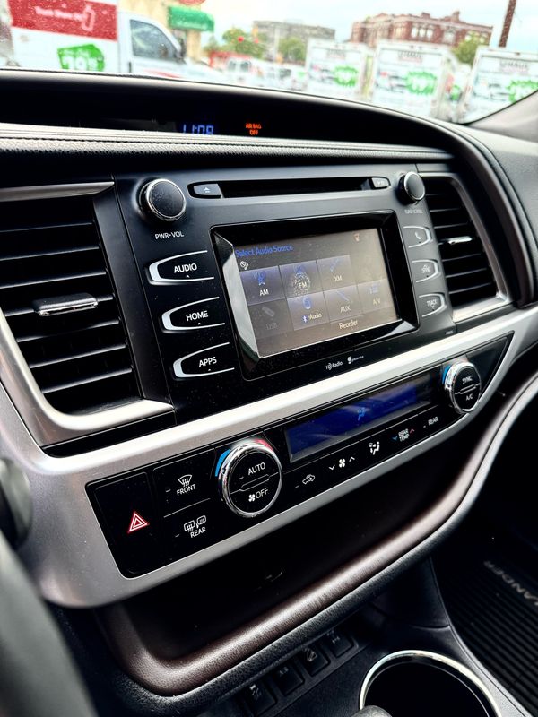 Vehicle image 9 of 16