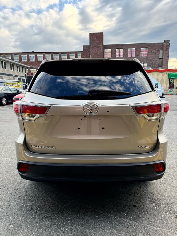 Vehicle image 5 of 16
