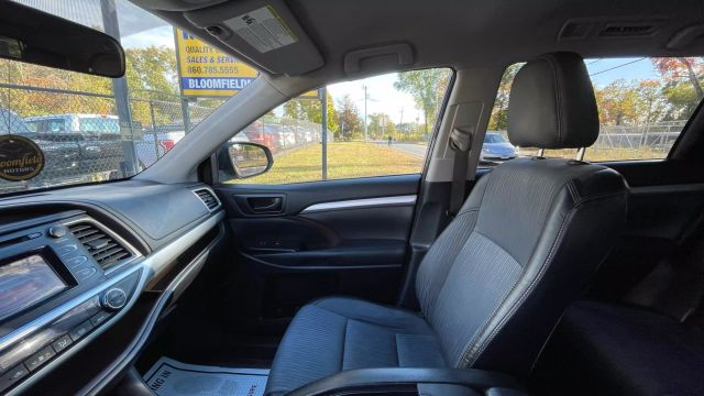 Vehicle image 16 of 27