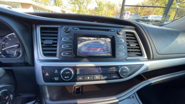 Vehicle image 13 of 27