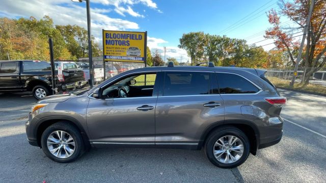 Vehicle image 8 of 27