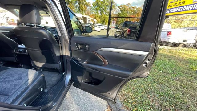 Vehicle image 24 of 27