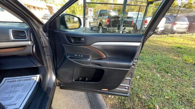 Vehicle image 26 of 27