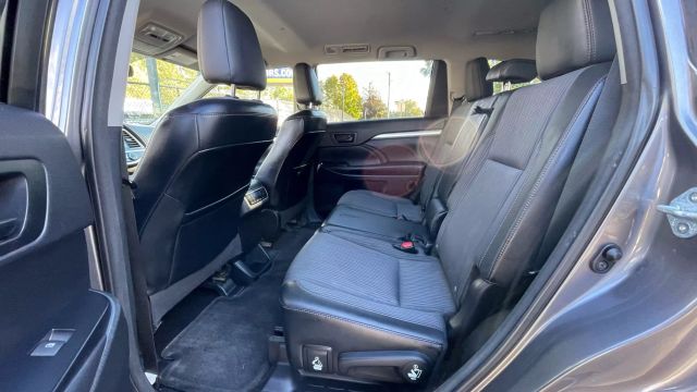 Vehicle image 19 of 27