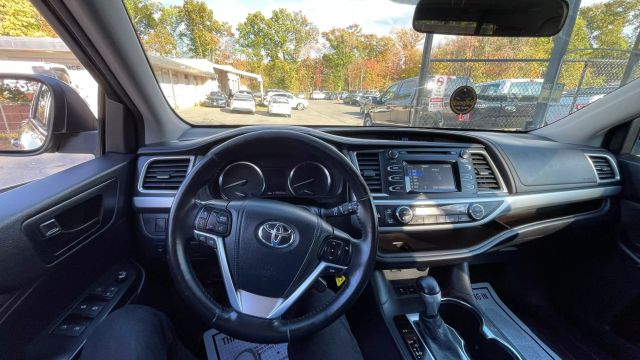 Vehicle image 12 of 27