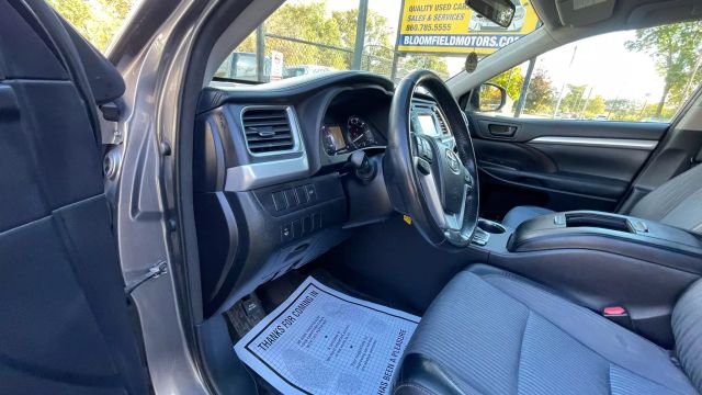 Vehicle image 10 of 27