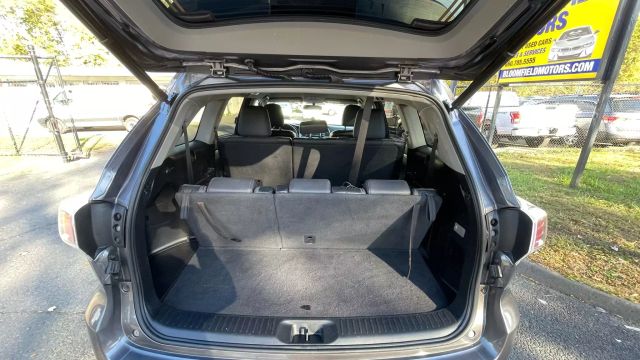 Vehicle image 23 of 27