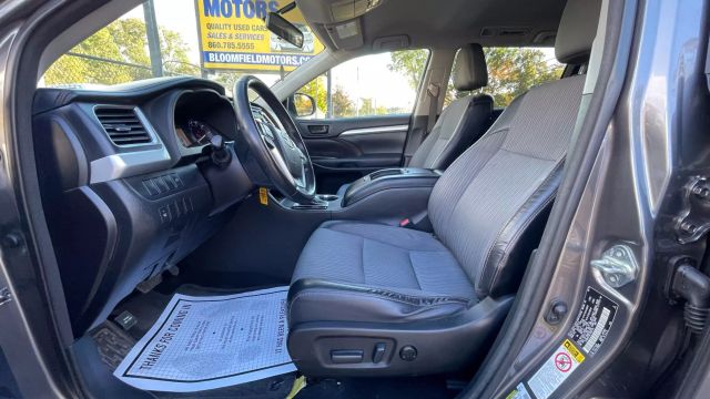 Vehicle image 11 of 27