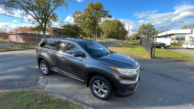 Vehicle image 3 of 27