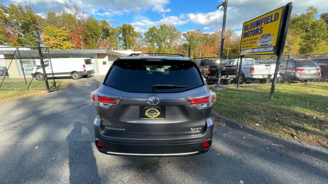 Vehicle image 6 of 27