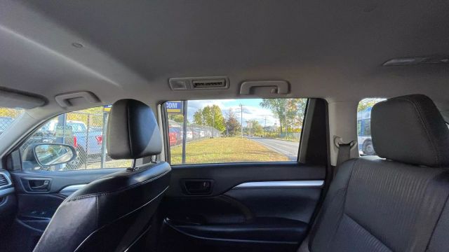 Vehicle image 22 of 27