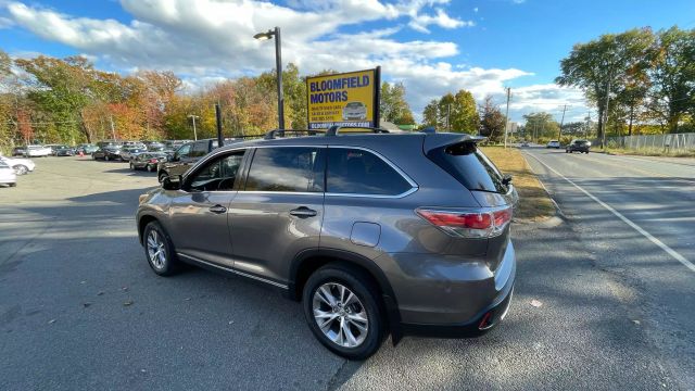 Vehicle image 7 of 27