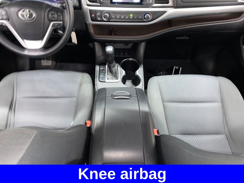 Vehicle image 19 of 30