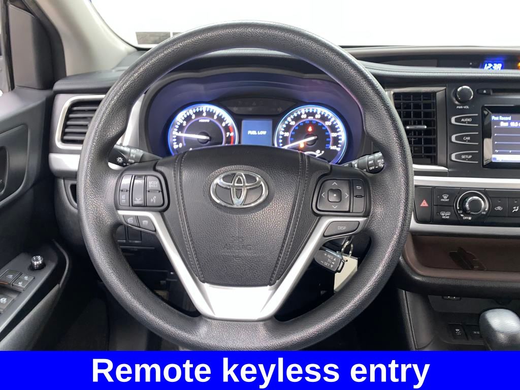 Vehicle image 15 of 30
