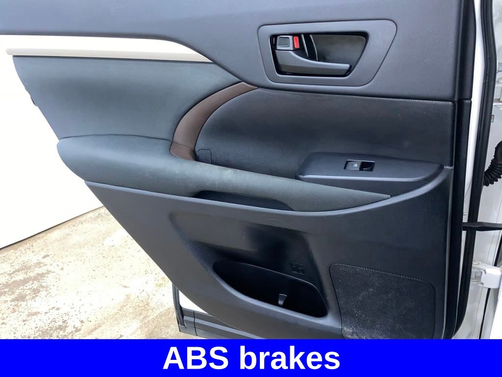 Vehicle image 25 of 30