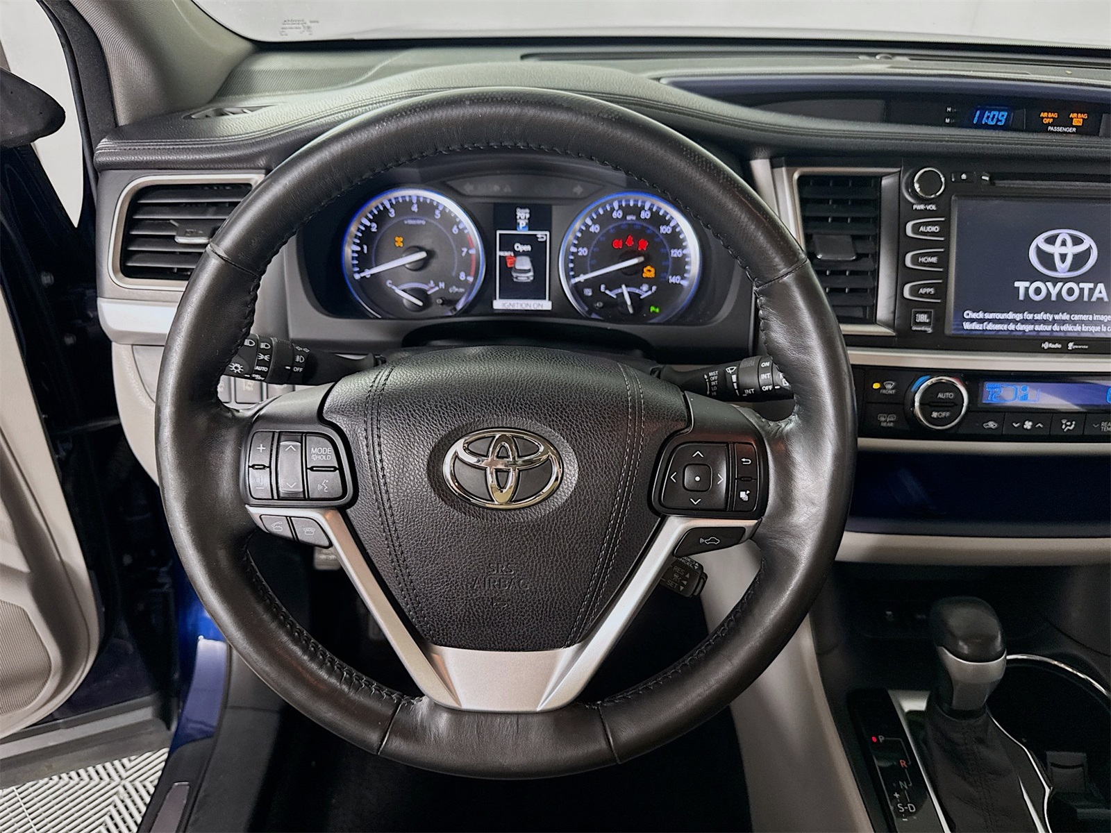 Vehicle image 23 of 31