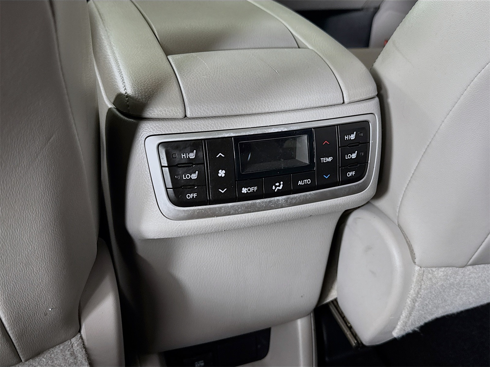 Vehicle image 22 of 31