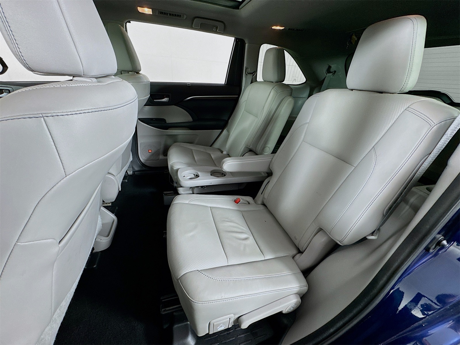 Vehicle image 12 of 31