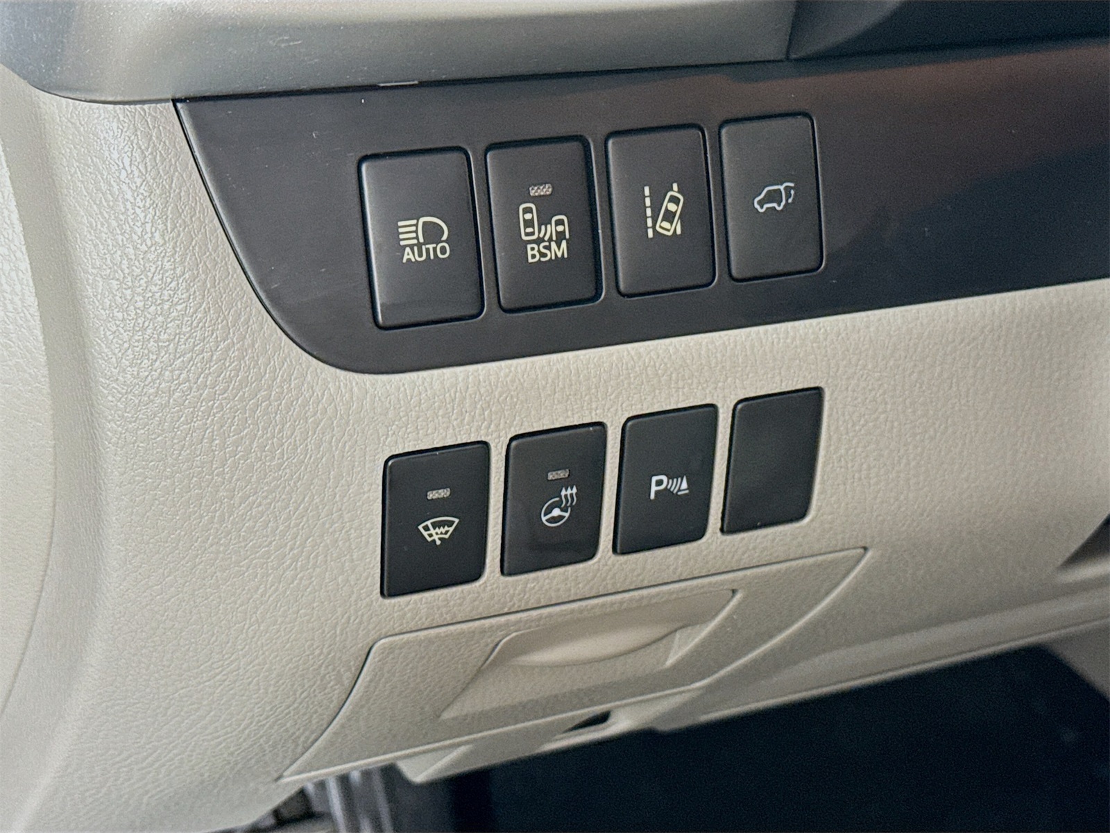 Vehicle image 21 of 31