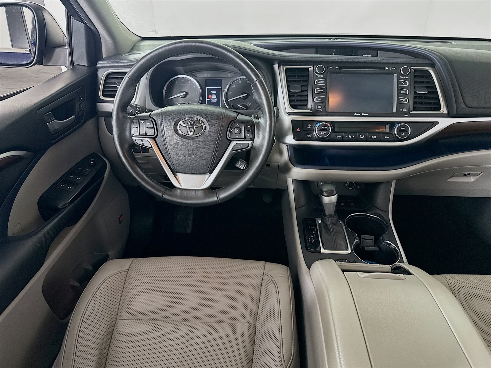 Vehicle image 16 of 31