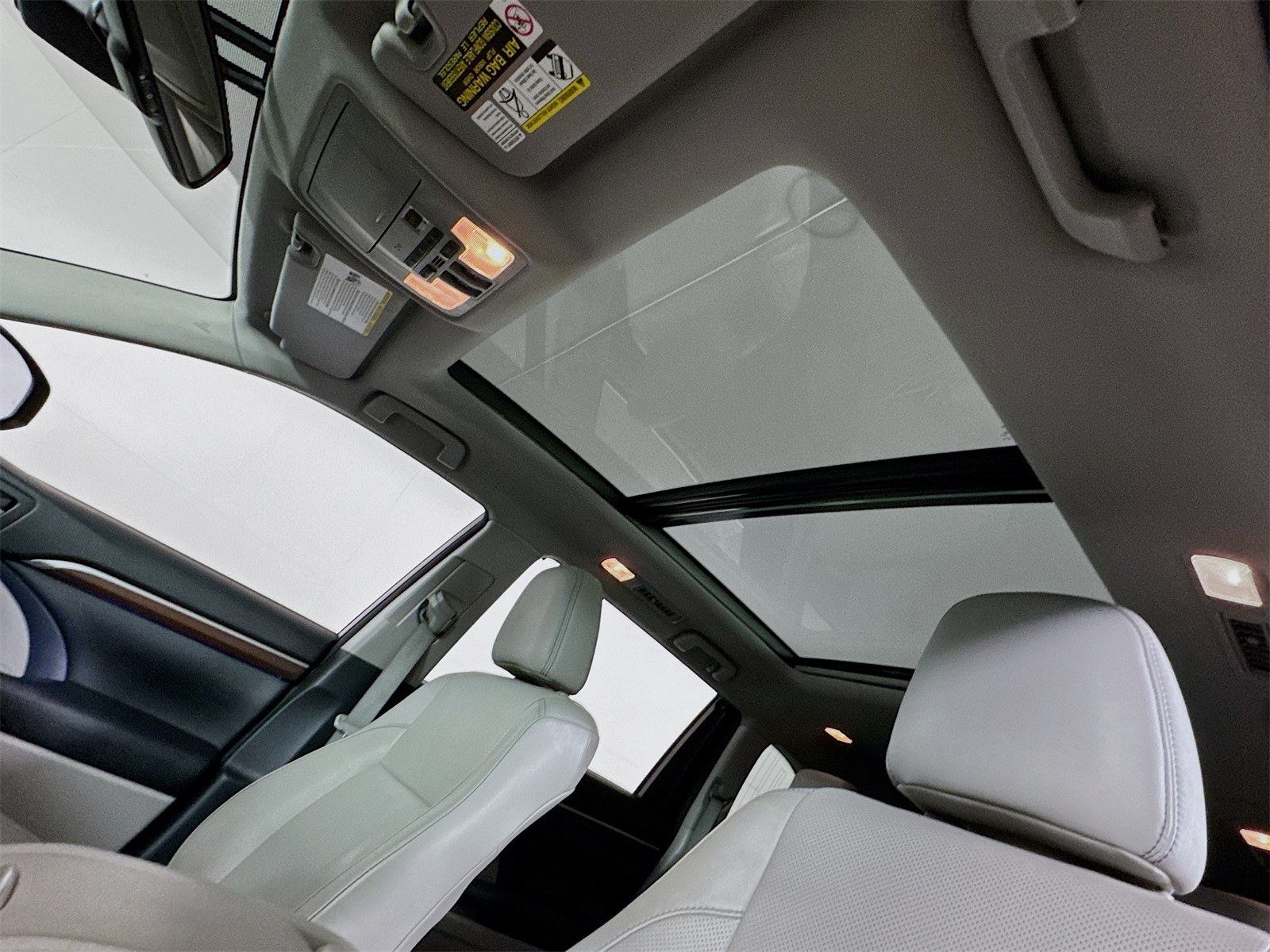 Vehicle image 14 of 31