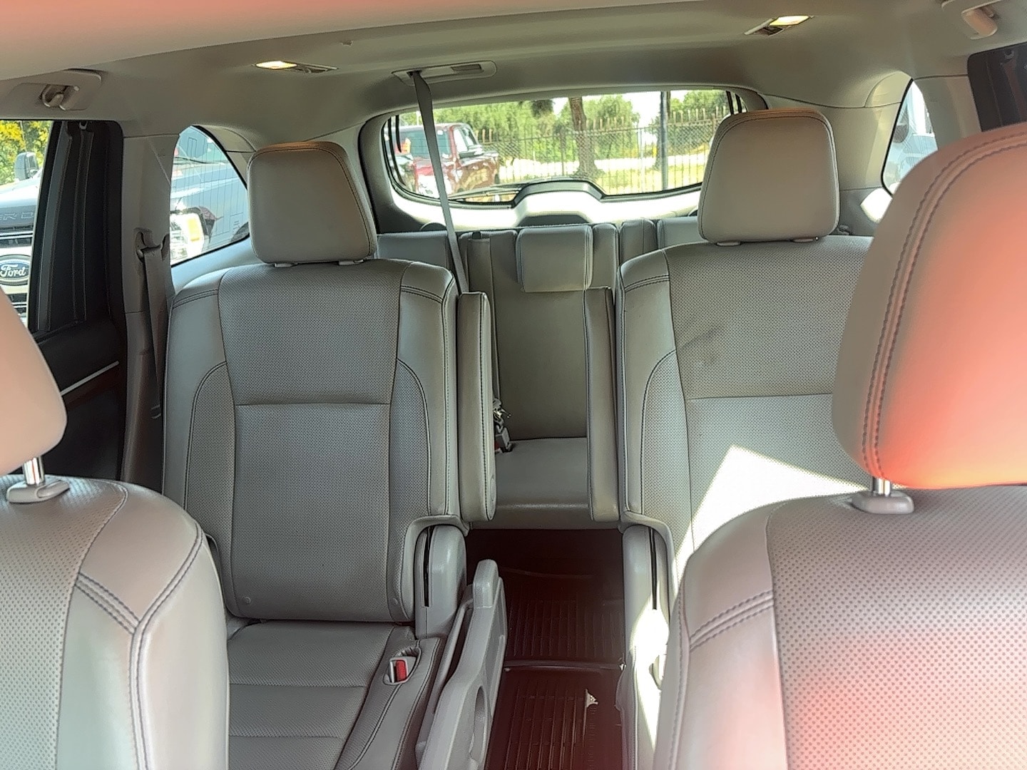 Vehicle image 14 of 18