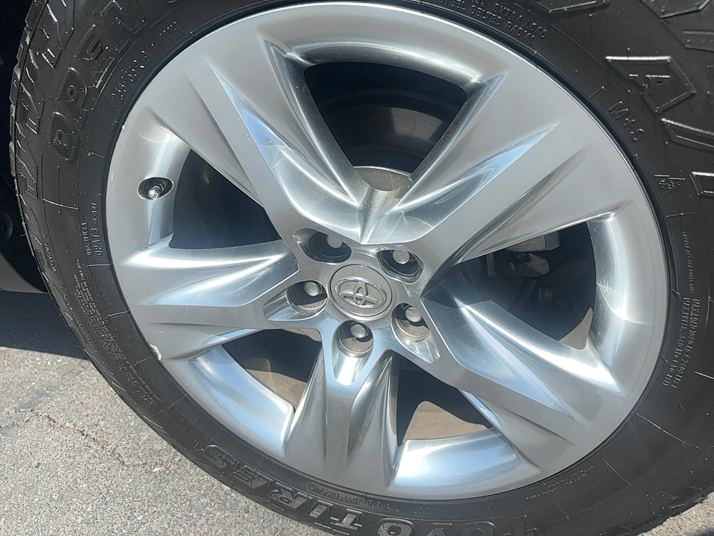 Vehicle image 9 of 18