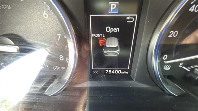 Vehicle image 9 of 21