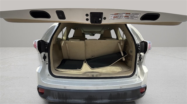 Vehicle image 18 of 21