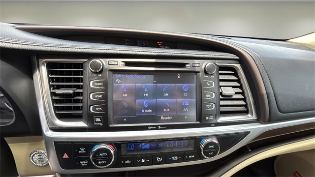Vehicle image 7 of 21
