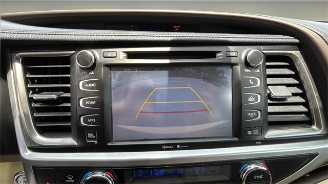 Vehicle image 15 of 21