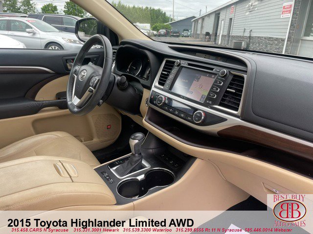Vehicle image 17 of 18